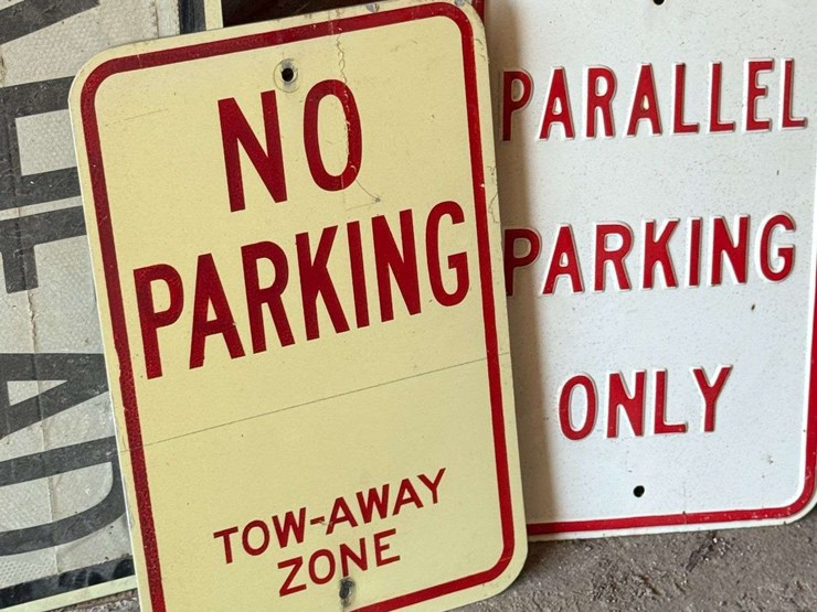 lot-of-3-vintage-road-&-parking-signs-image-3