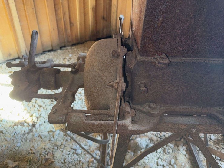 mccormick-deering-10"-burr-mill-image-14