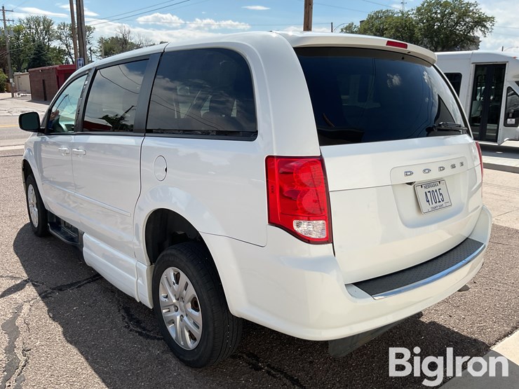 2017-dodge-grand-caravan-se-image-15