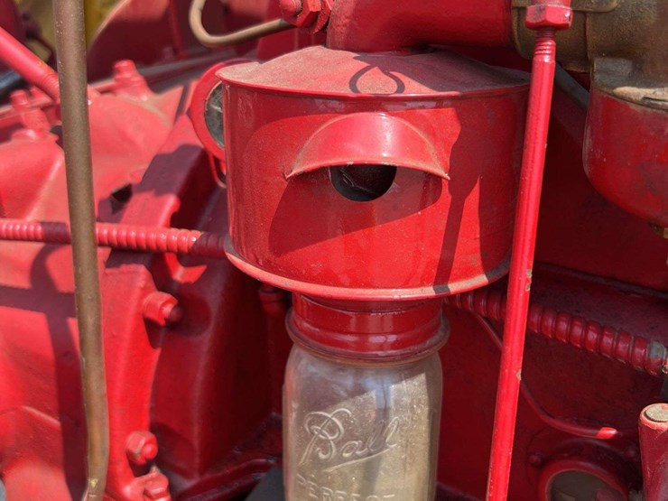 moline-universal-model-d-image-17