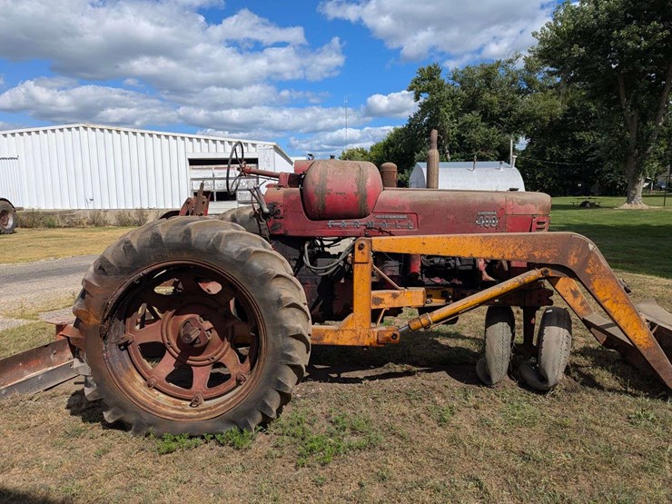 1956-mccormick-farmall-l.p.gas-400-image-3