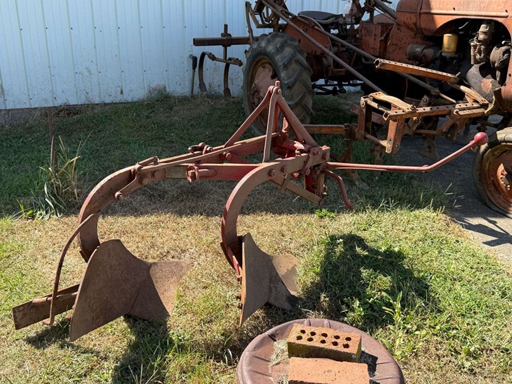 ferguson-2-bottom-3-point-plow-–-complete-with-depth-lever,-evansville,-in-tag-image-3