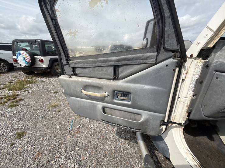 1997-jeep-wrangler-image-24