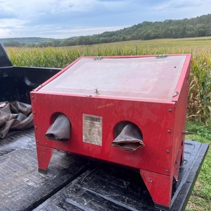 Speedway Series Table Top Sand Blast Cabinet