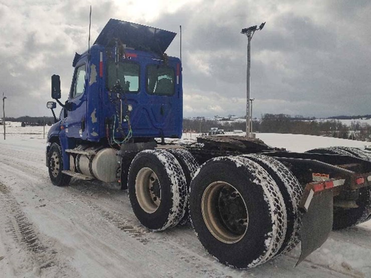 2019-freightliner-cascadia-125-image-2