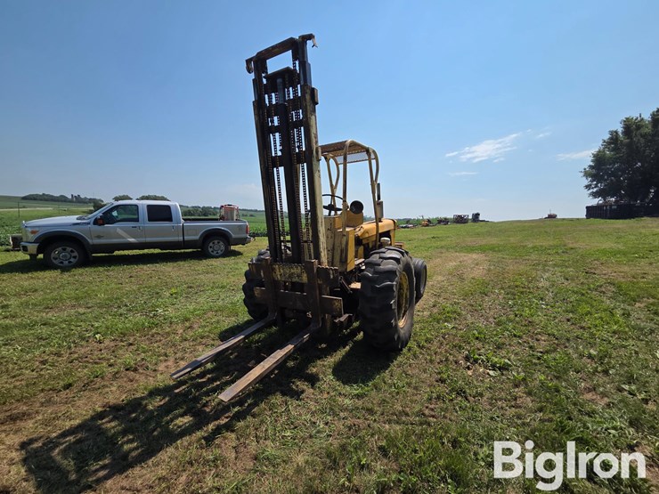international-forklift-image-1
