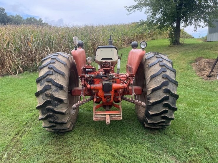 allis-chalmers-d19-gas-tractor-image-5