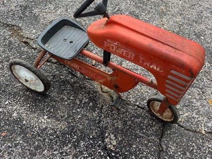 power-trac-pedal-tractor-image-3