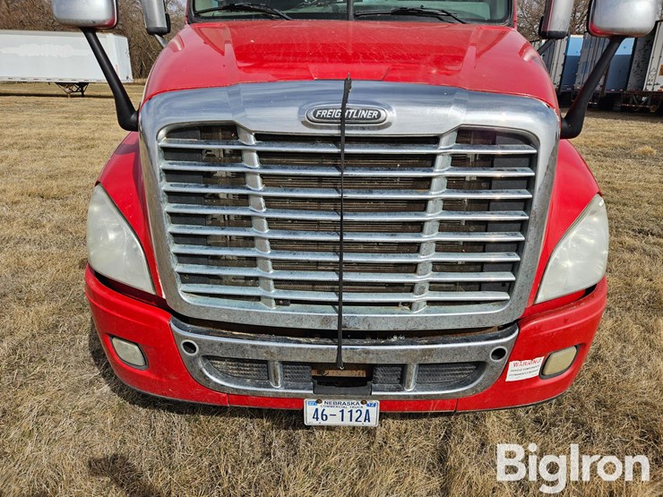 2012-freightliner-cascadia-125-image-10