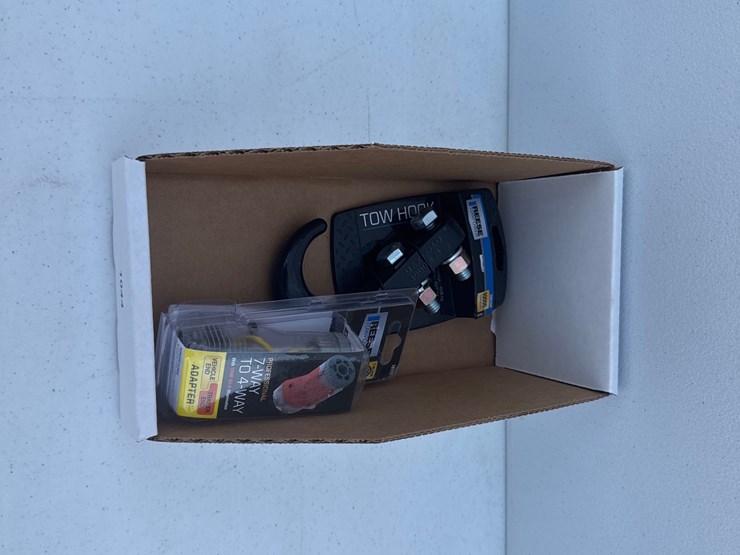 #1044-•-tow-hook-and-trailer-plug-adapter-image-2
