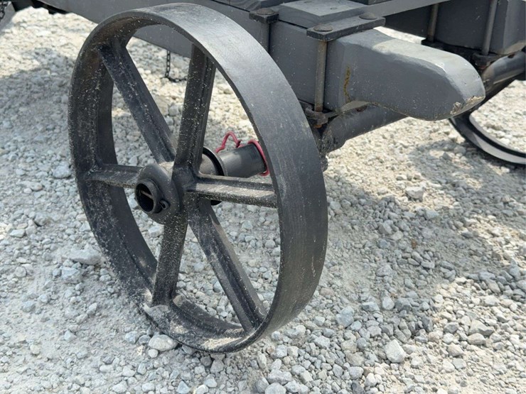 2-hp-international-harvester-“famous”-vertical-engine-with-cooling-tank-image-43