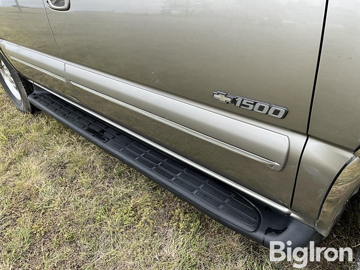 2001-chevrolet-suburban-1500-image-16