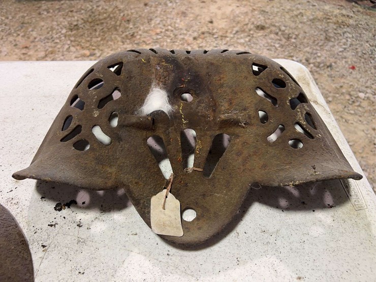 (3)-cast-iron-seats-image-15