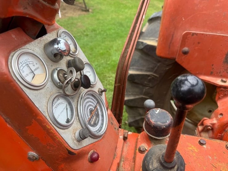 allis-chalmers-d19-gas-tractor-image-14