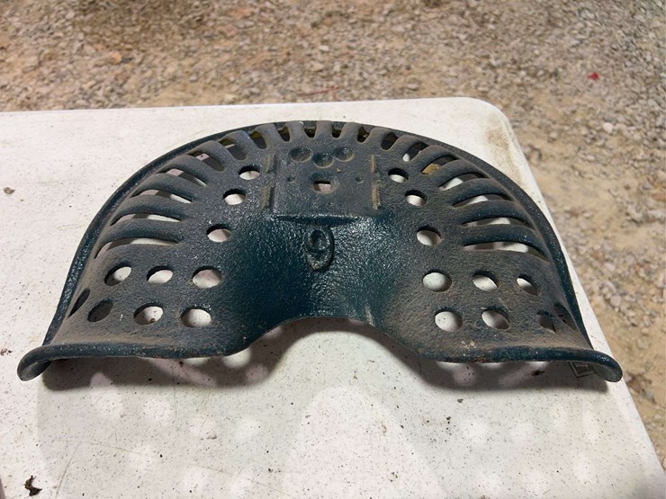 (3)-cast-iron-seats-image-15