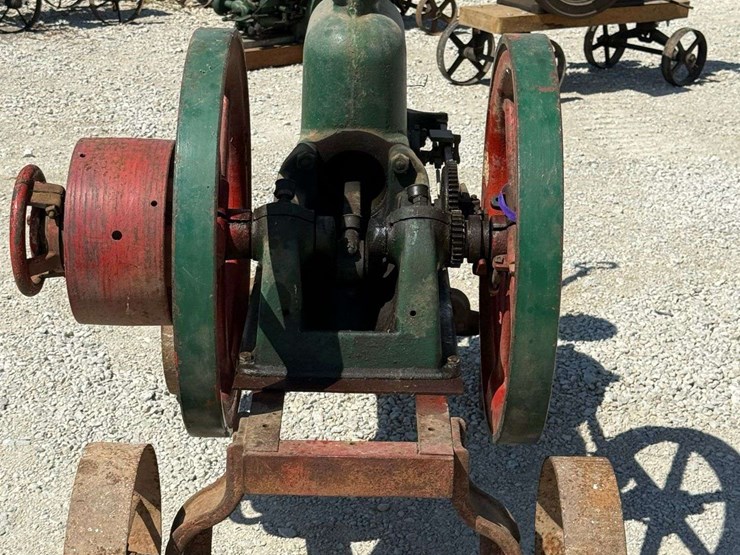 sta-rite-4-hp-hit-&-miss-engine-on-truck-image-17