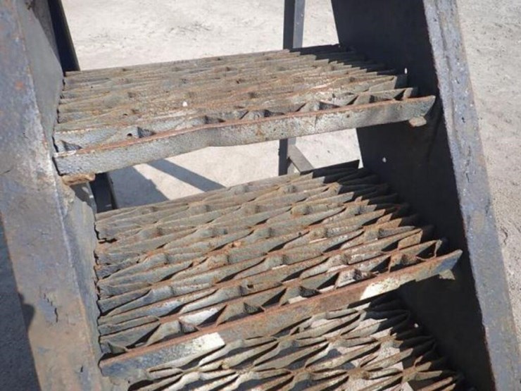 4-step-rolling-metal-stairs-image-7