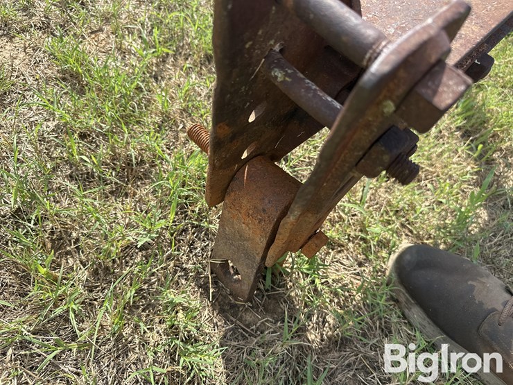 graham-hoeme-plow-s-9-shank-chisel-image-9