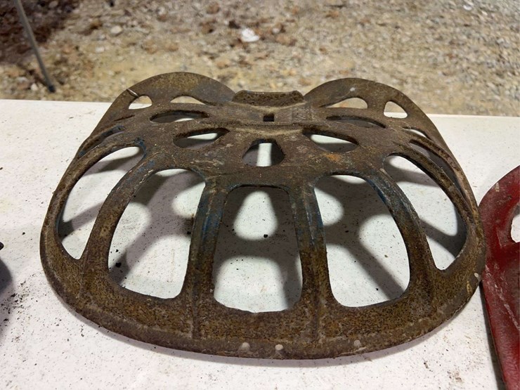 (3)-cast-iron-seats-image-11