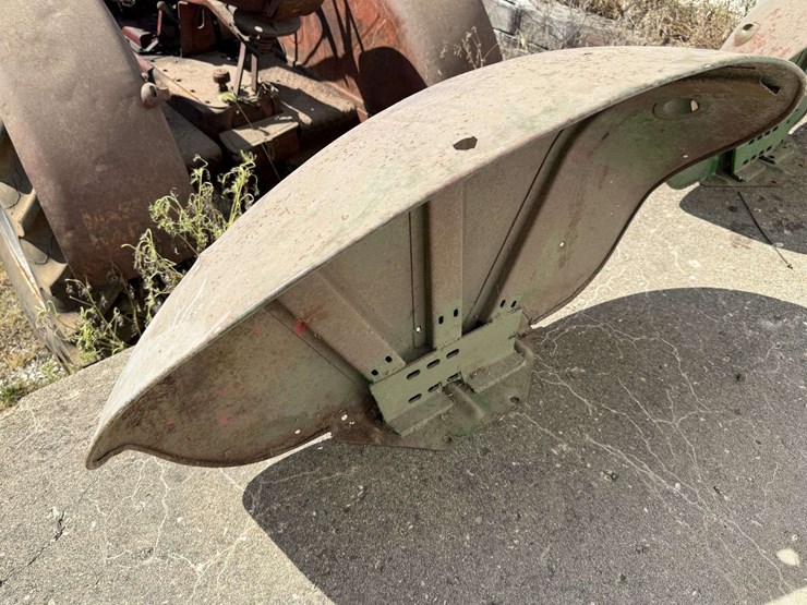 pair-of-oliver-tractor-rear-fenders-–-likely-77/88-series-image-4