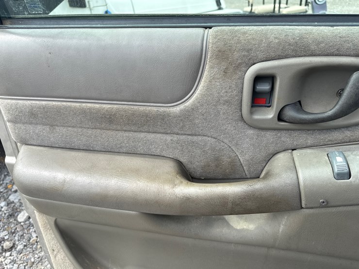 2001-chevrolet-s10-image-29