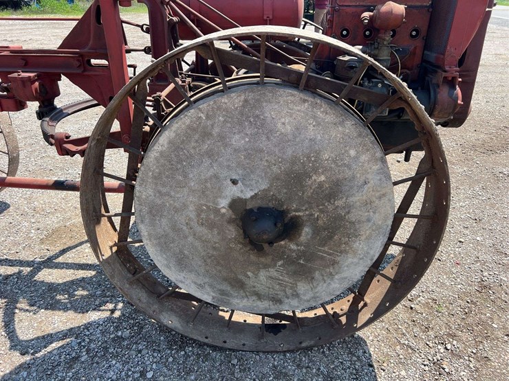 moline-universal-model-d-image-26