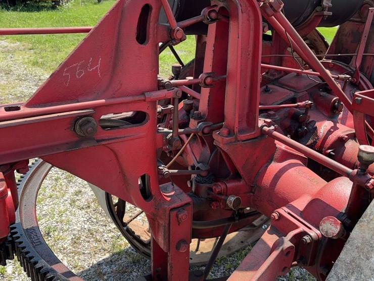 moline-universal-model-d-image-22