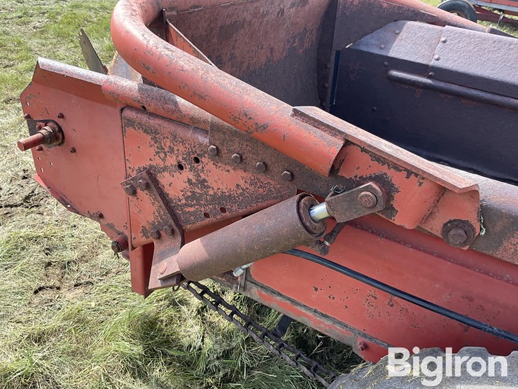 new-holland-329-image-16