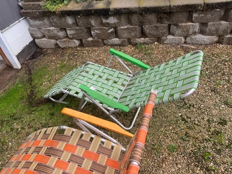 2-lounge-chairs-image-3