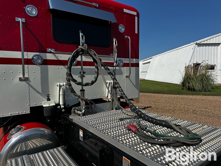 2024-peterbilt-389-image-9