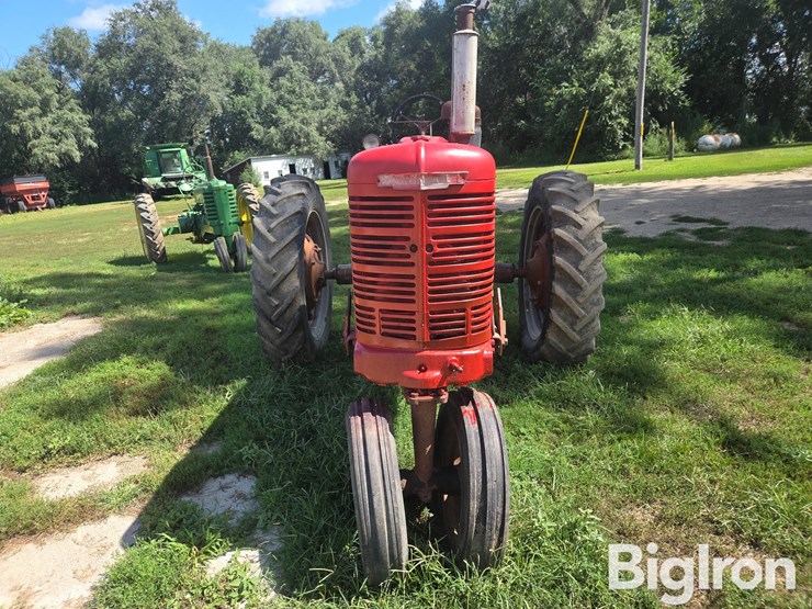 1949-farmall-m-2wd-tractor-image-2