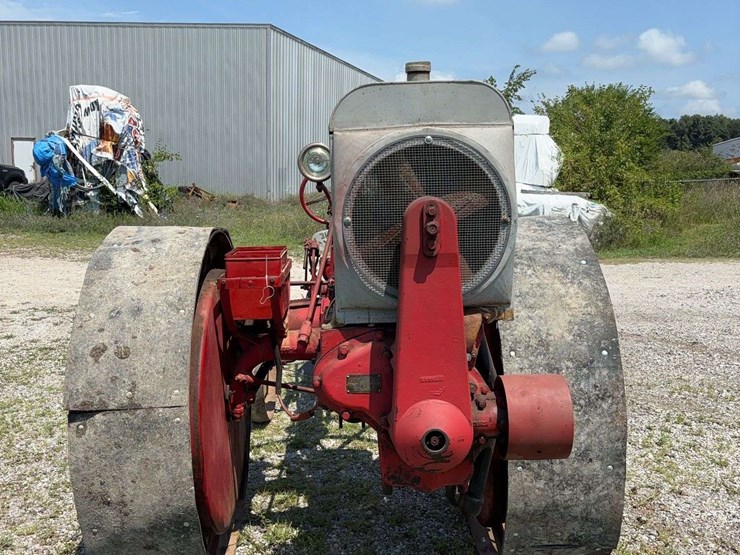 moline-universal-model-d-image-8