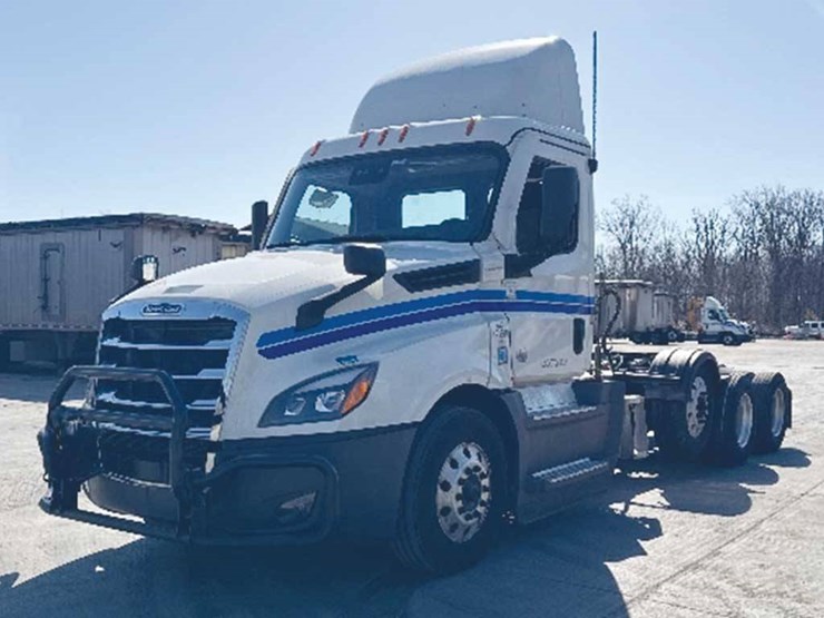 2022-freightliner-cascadia-126-image-1