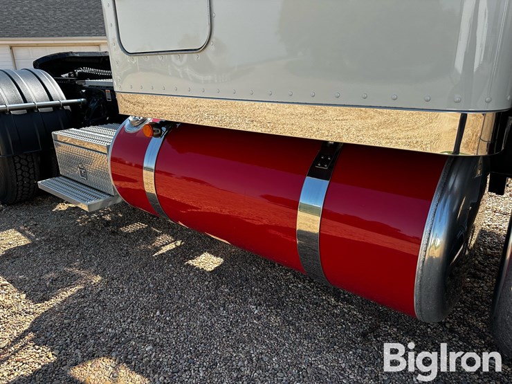 2024-peterbilt-389-image-14