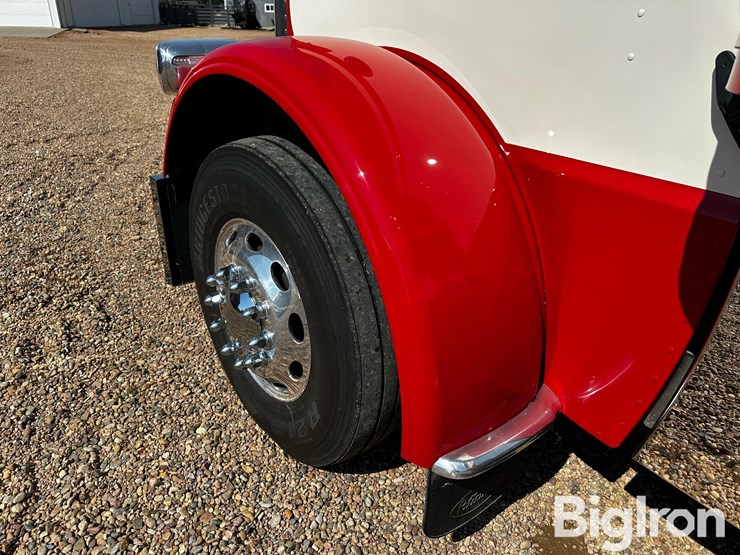 2024-peterbilt-389-image-16