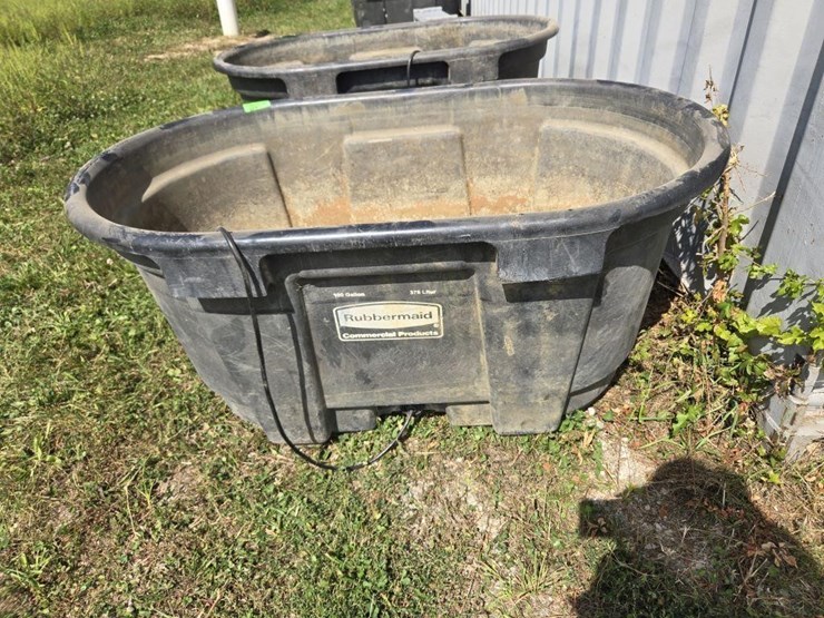 heated-one-hundred-gallon-water-trough-rubbermaid-image-1