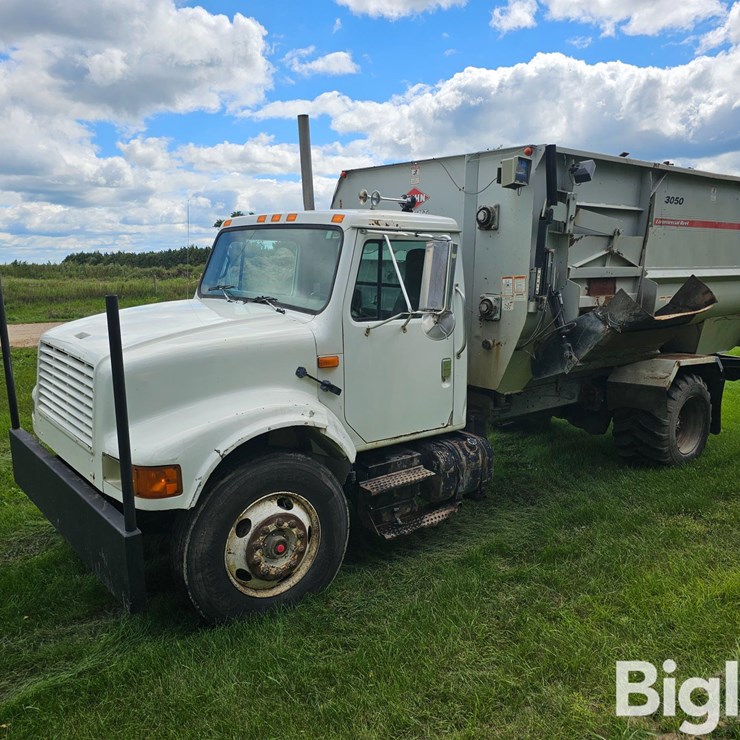 1998 INTERNATIONAL 4700