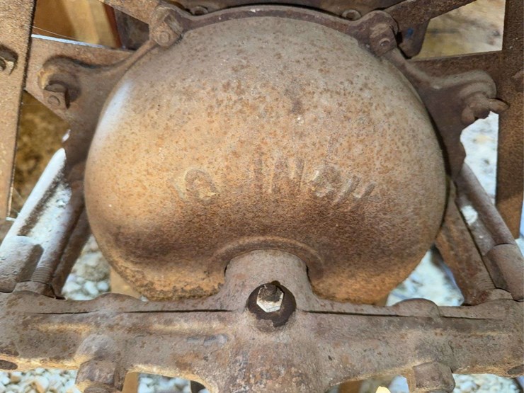 mccormick-deering-10"-burr-mill-image-6