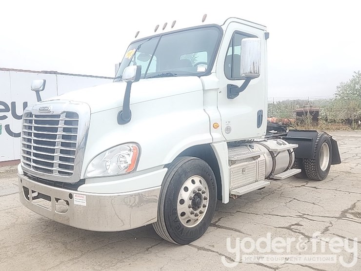 2019-freightliner-cascadia-image-1