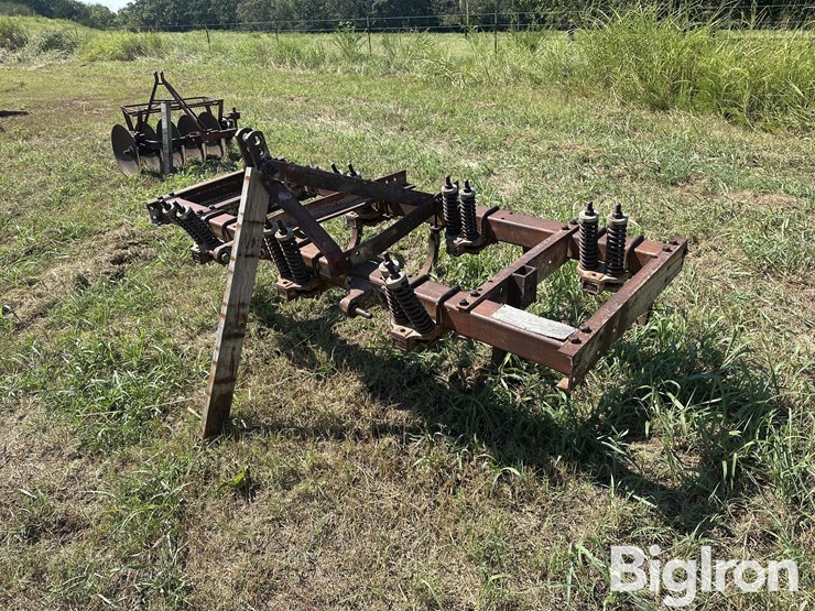 graham-b-sm8aa-3-pt-7-shank-chisel-plow-image-1