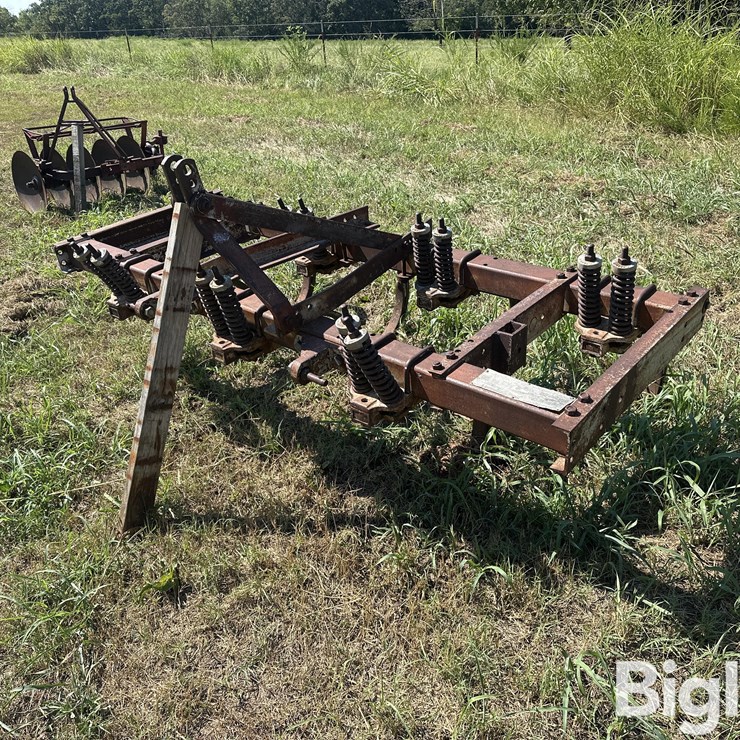Graham B-SM8AA 3-Pt 7 Shank Chisel Plow