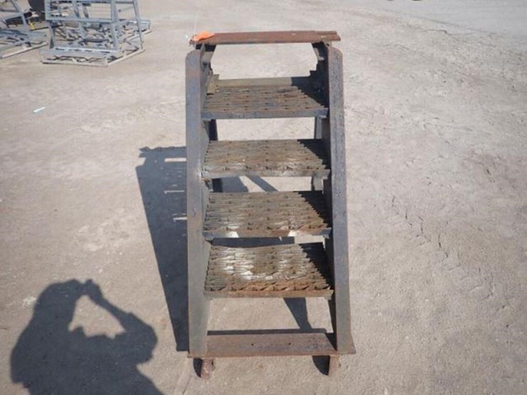 4-step-rolling-metal-stairs-image-5