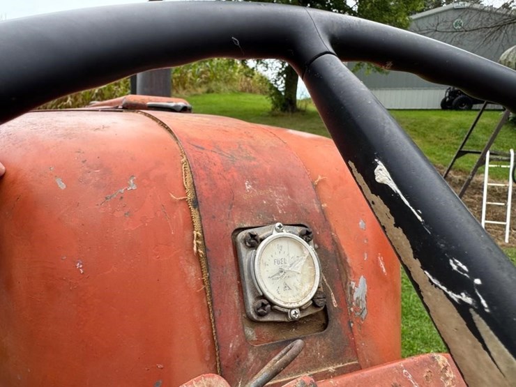 allis-chalmers-d19-gas-tractor-image-16