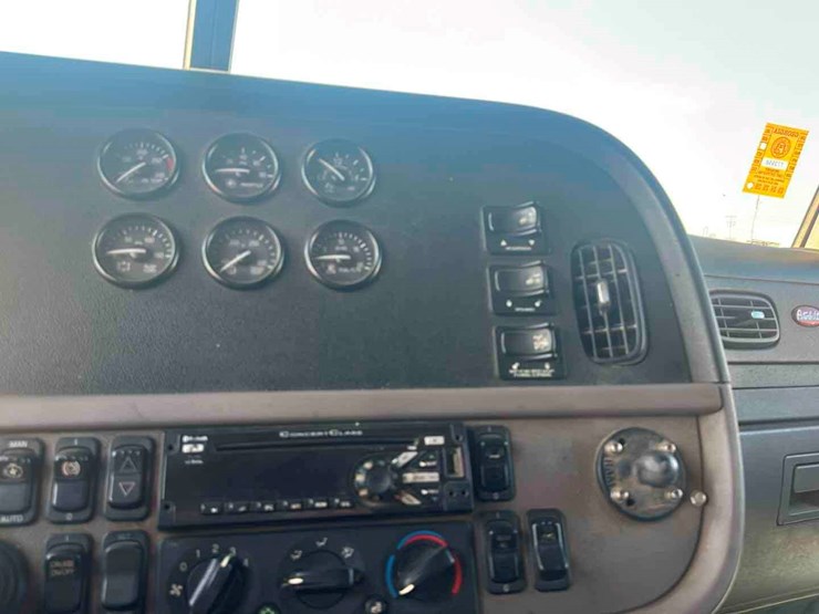2015-peterbilt-367-image-11