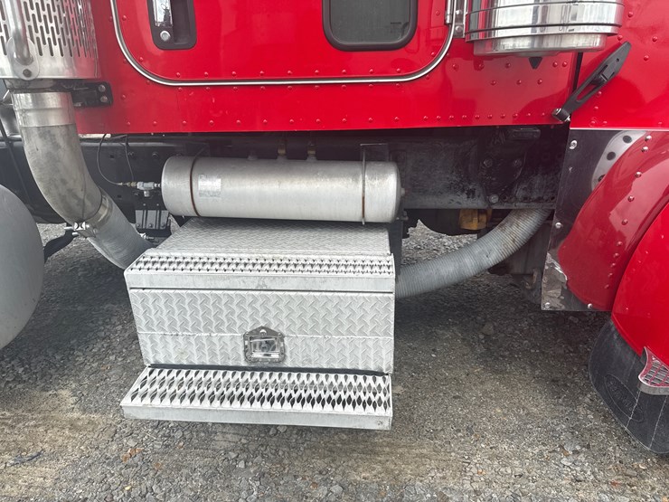 2014-peterbilt-389-image-22