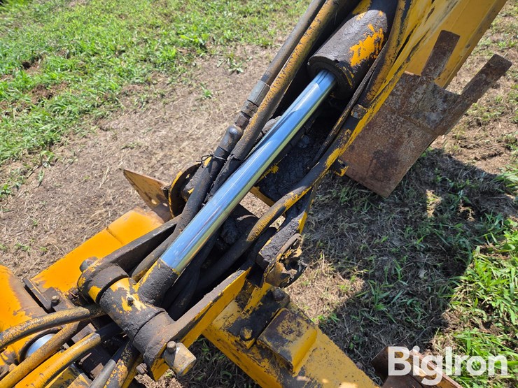 davis-d2100-backhoe-attachment-image-11