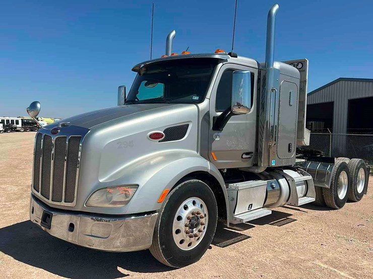 2015-peterbilt-579-image-1