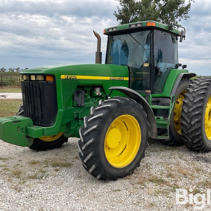 1997 JOHN DEERE 8200