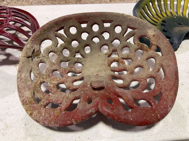 (3)-cast-iron-seats-image-7