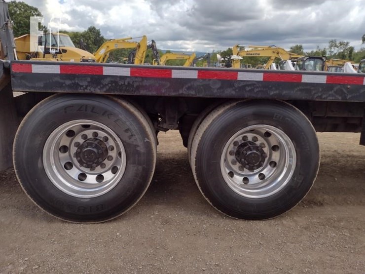 2016-peterbilt-348-image-38